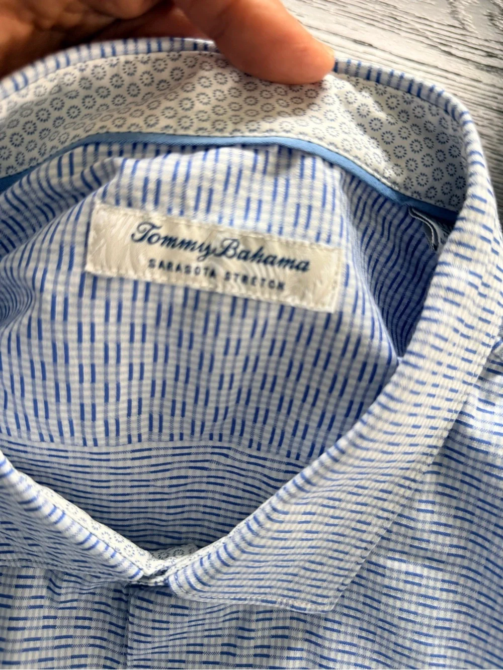 EUC Tommy Bahama Pale Blue Textured Long-Sleeve Button Shirt - Picture 2 of 8